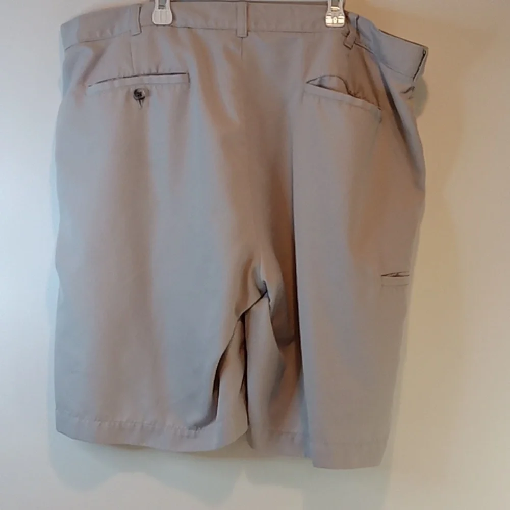 PGA Tour Golf Shorts Boat Casual Khaki Shorts Men's Sz 40 Side Pockets EUC NICE!